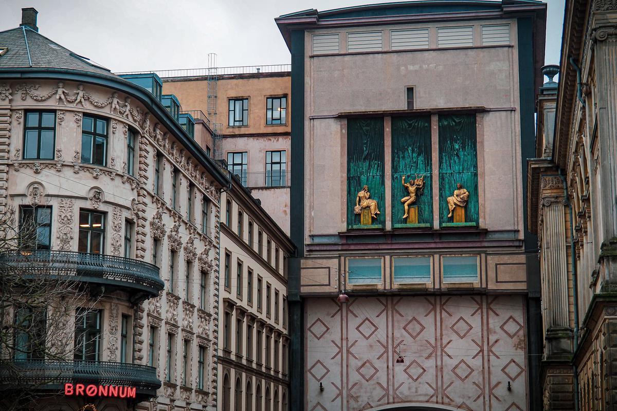 Alt-Text: Ornate Copenhagen building facade with golden sculptures.