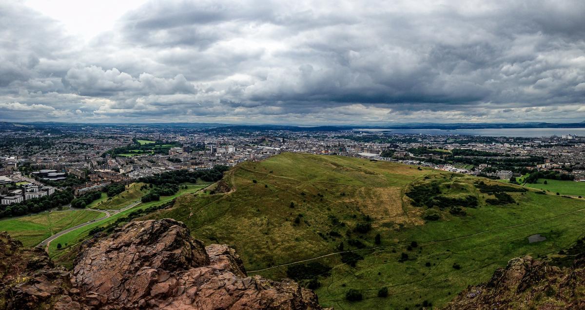 Panoramic view of Edinburgh cityscape from Arthur's Seat