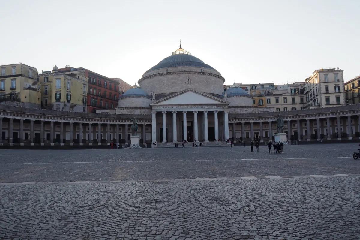 Piazza del Plebiscito, Naples