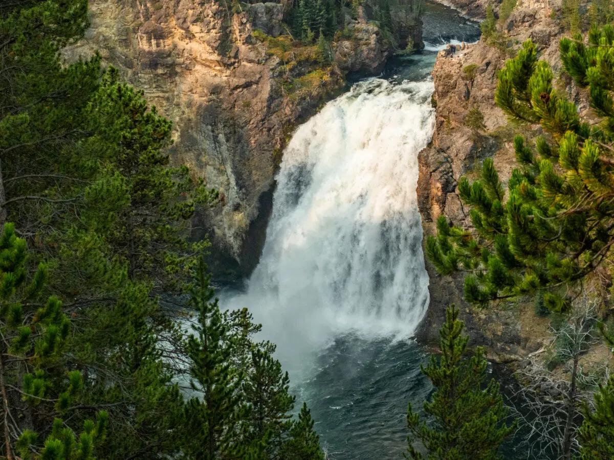 16 Best Waterfalls in Yellowstone National Park