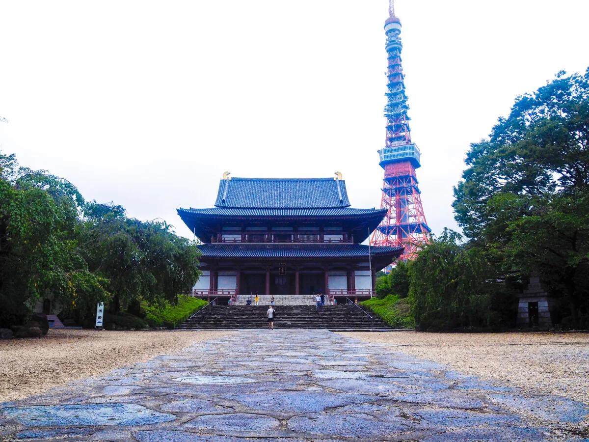 Zōjō-ji Temple with the Tokyo Tower in the background