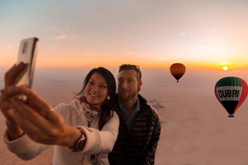 couple riding a hot air balloon in Dubai