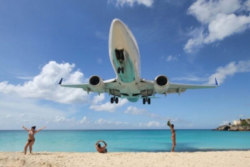 Plant Flying at Sint Maarten Island