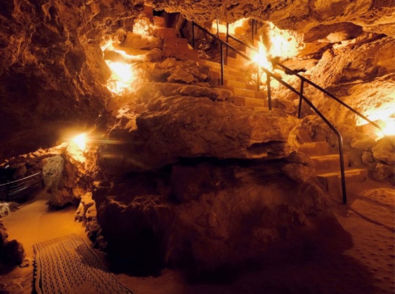 View inside the Black Hills Caverns