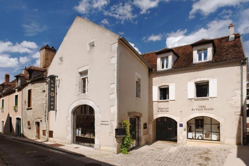 Au Vieux Moulin Building