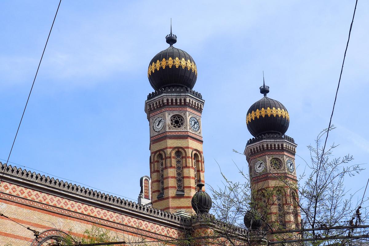 “Dohány Street Synagogue, Budapest - iconic Jewish heritage landmark and architectural marvel in Hungary”
