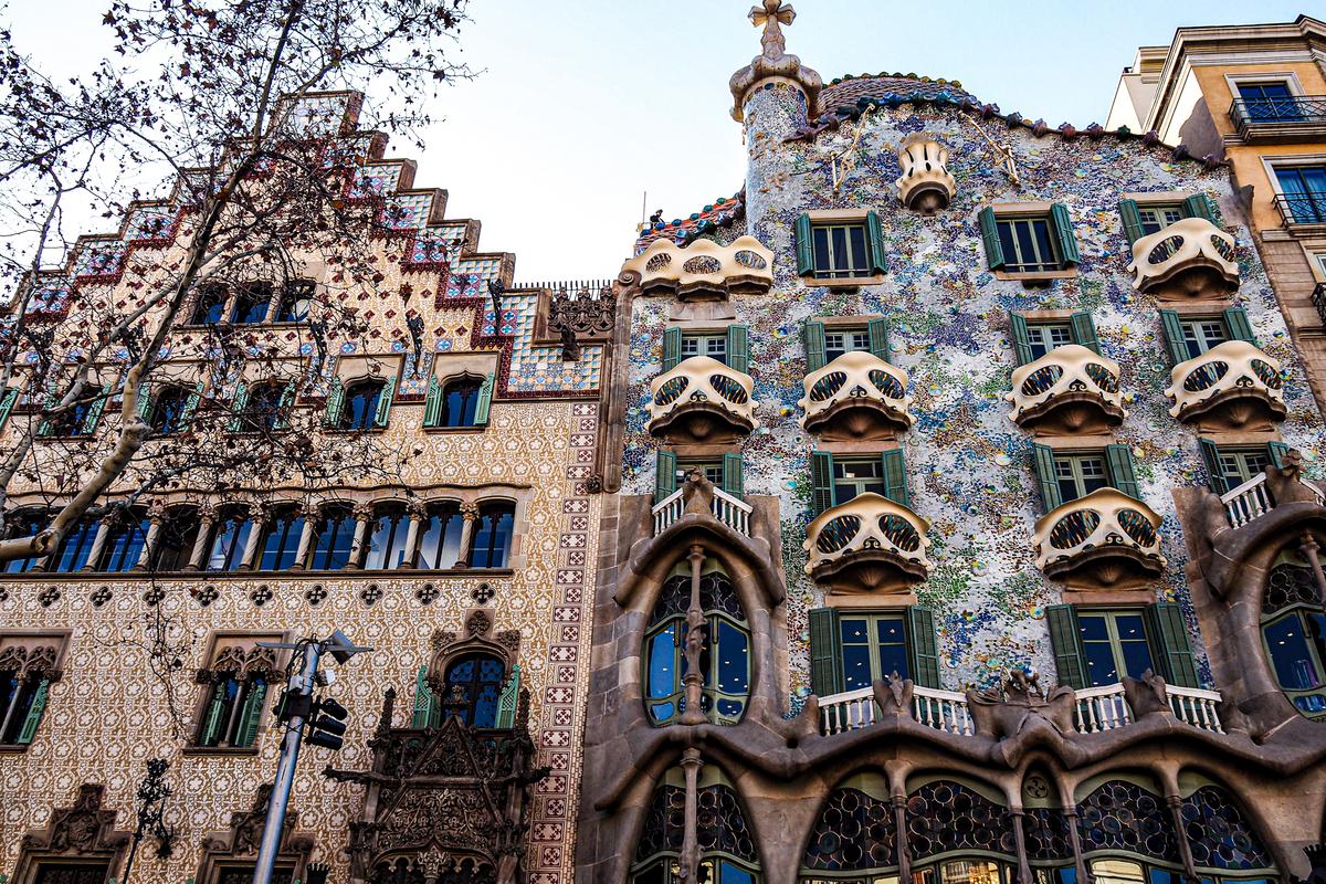 Stunning façade of Casa Batlló in Barcelona featuring unique mosaics and whimsical architecture