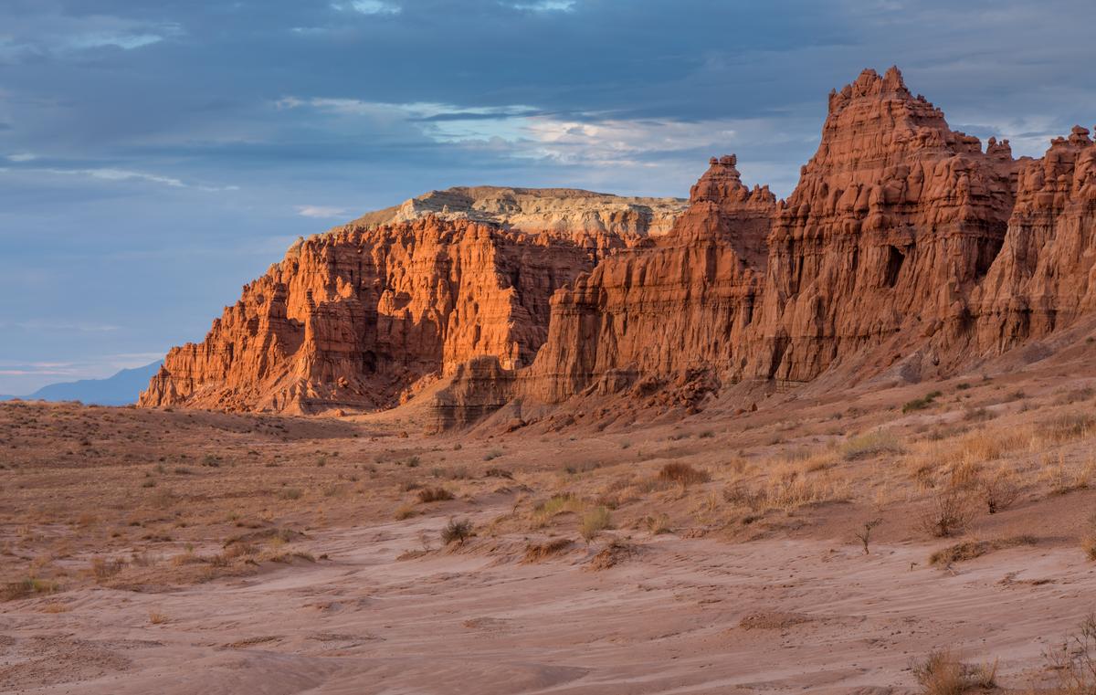 Red sandstone trail toward Goblin's Lair in Goblin Valley State Park