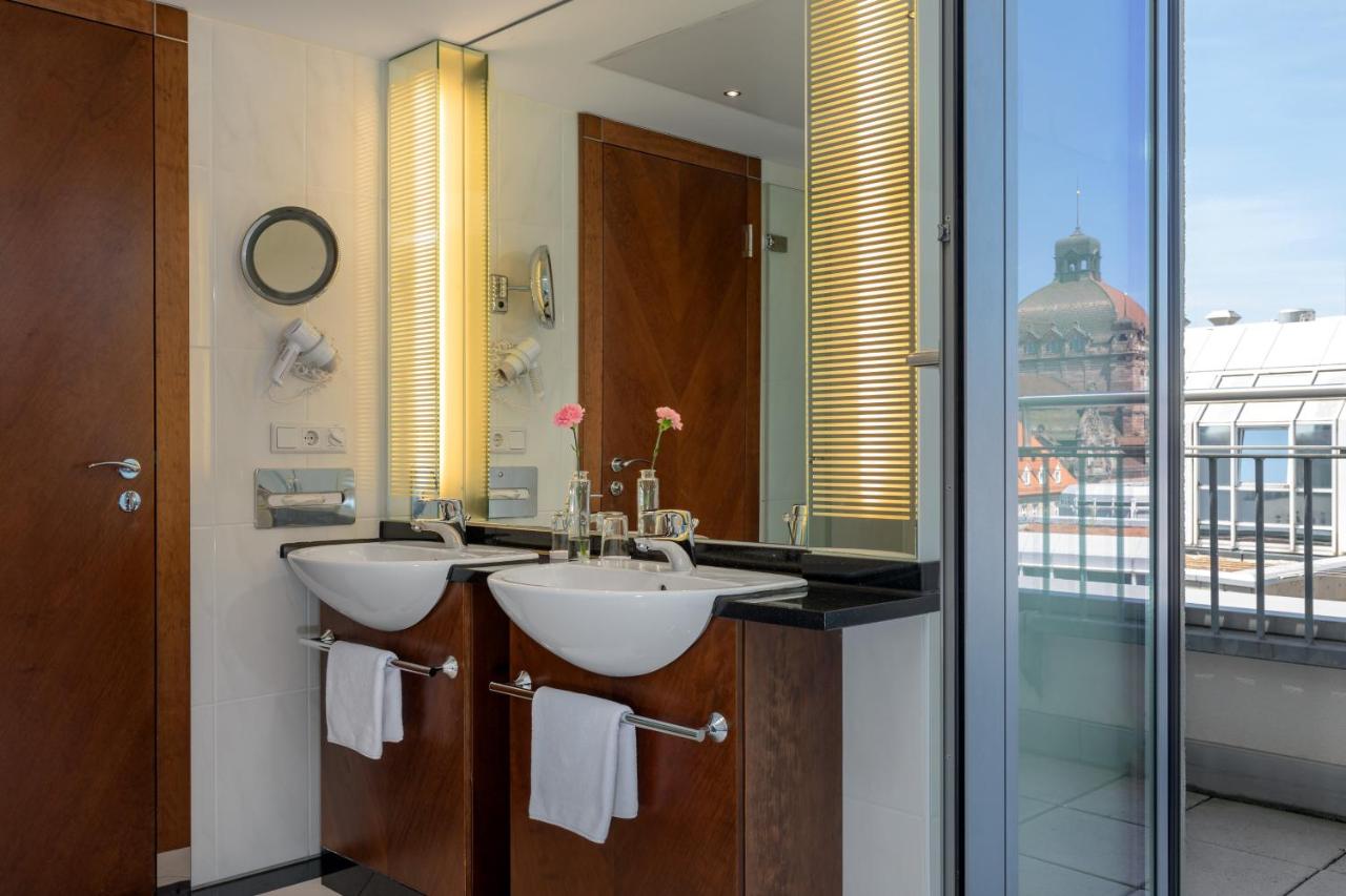 Sheraton Hotel Nuremberg Bathroom