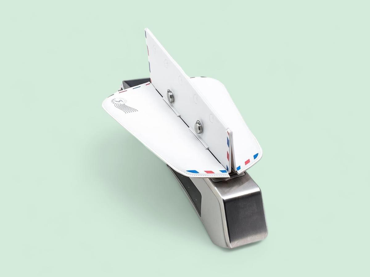 Soarigami Airplane Portable Armrest Divider