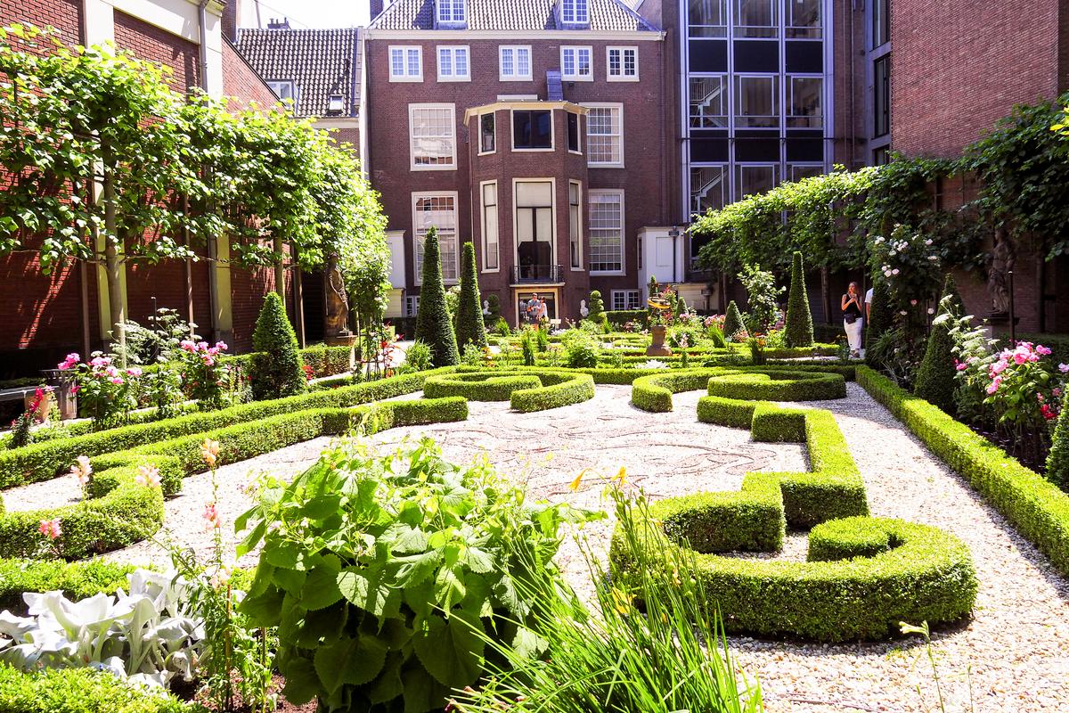 Tranquil Willet-Holthuysen Museum gardens in Amsterdam
