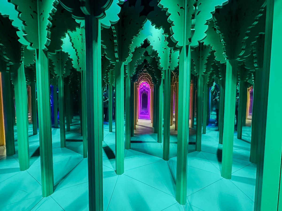 Neon-lit mirror maze at Upside Down Amsterdam attraction