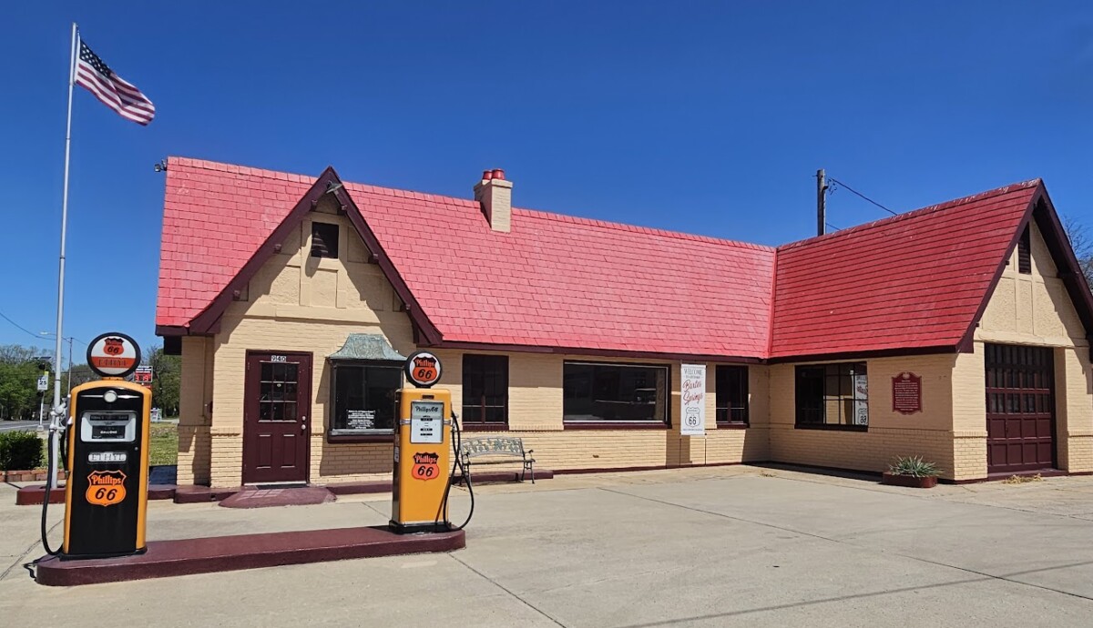 Baxter Springs Independent Oil and Gas Service Station or the Baxter Springs 66 Station in Baxter Springs, Kansas