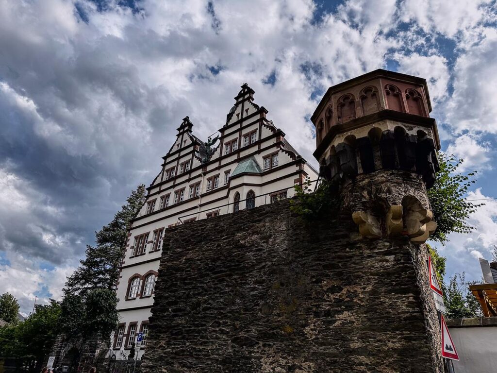 Stone walls and a half-timbered building in Boppard's historic center