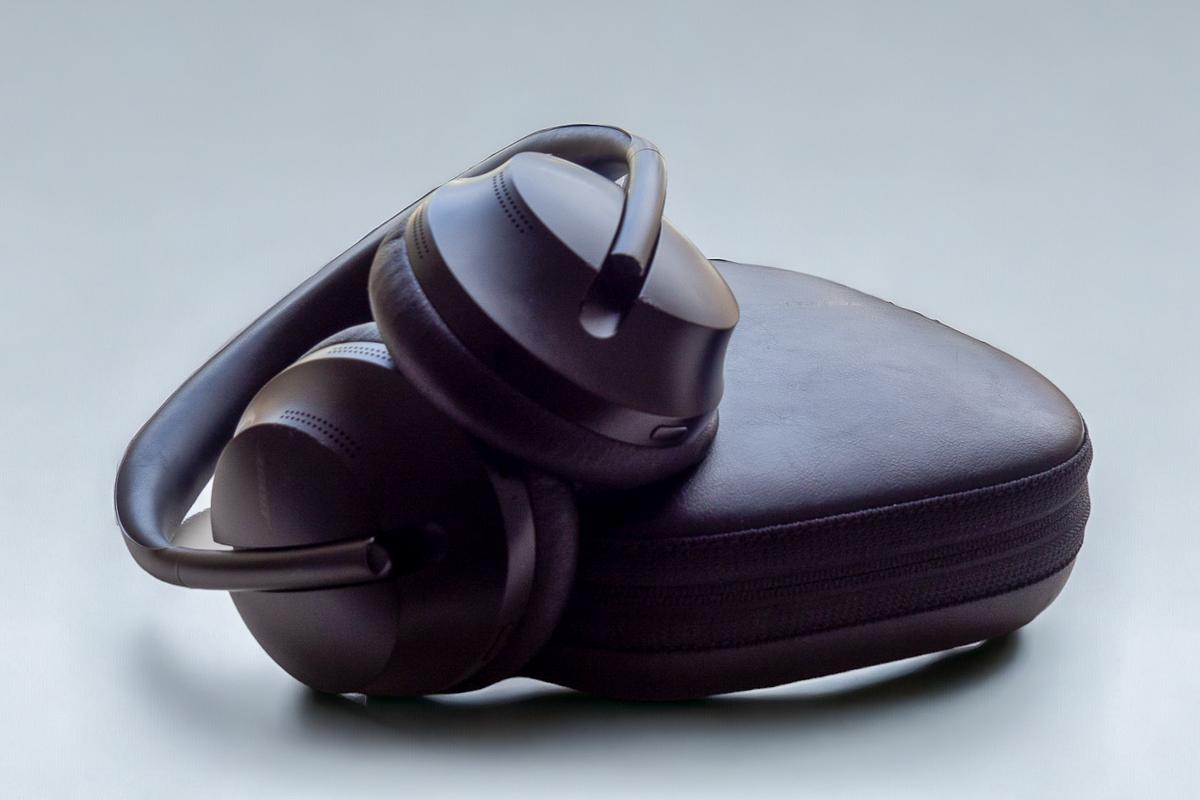 Close-up view of Bose noise-cancelling headphones and carrying case in sRGB color space.