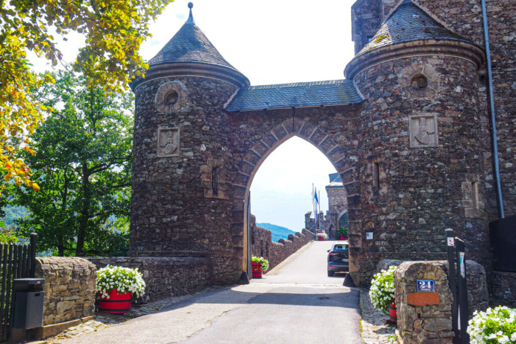 Burg Reichenstein Hotel Entrance