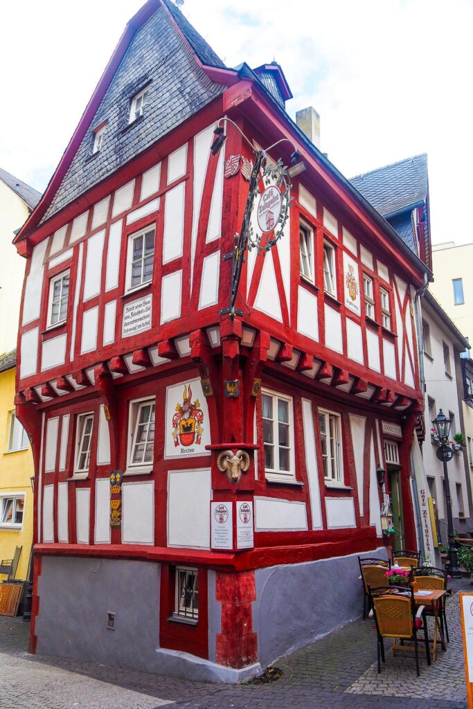 Café Zeitgeist in a half-timbered house on a Boppard Old Town street