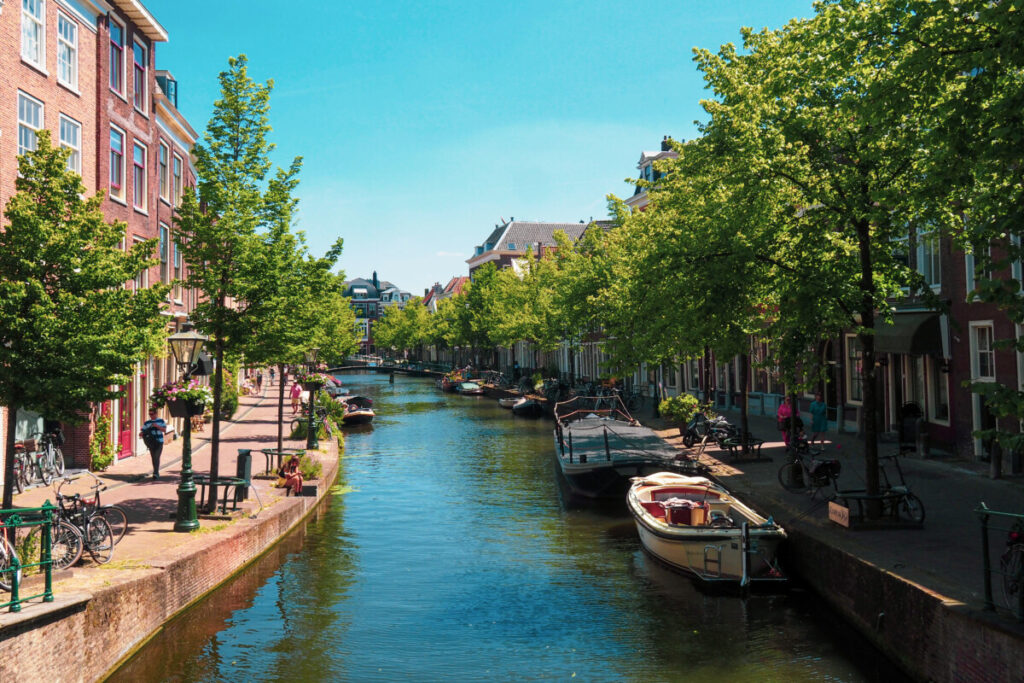 One Day in Leiden Itinerary from Amsterdam (30-Min Train Ride)