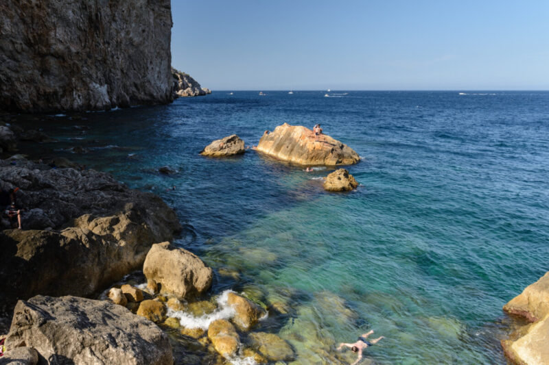 Man swimming in Catalinas Islands