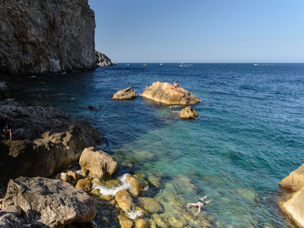 Man swimming in Catalinas Islands