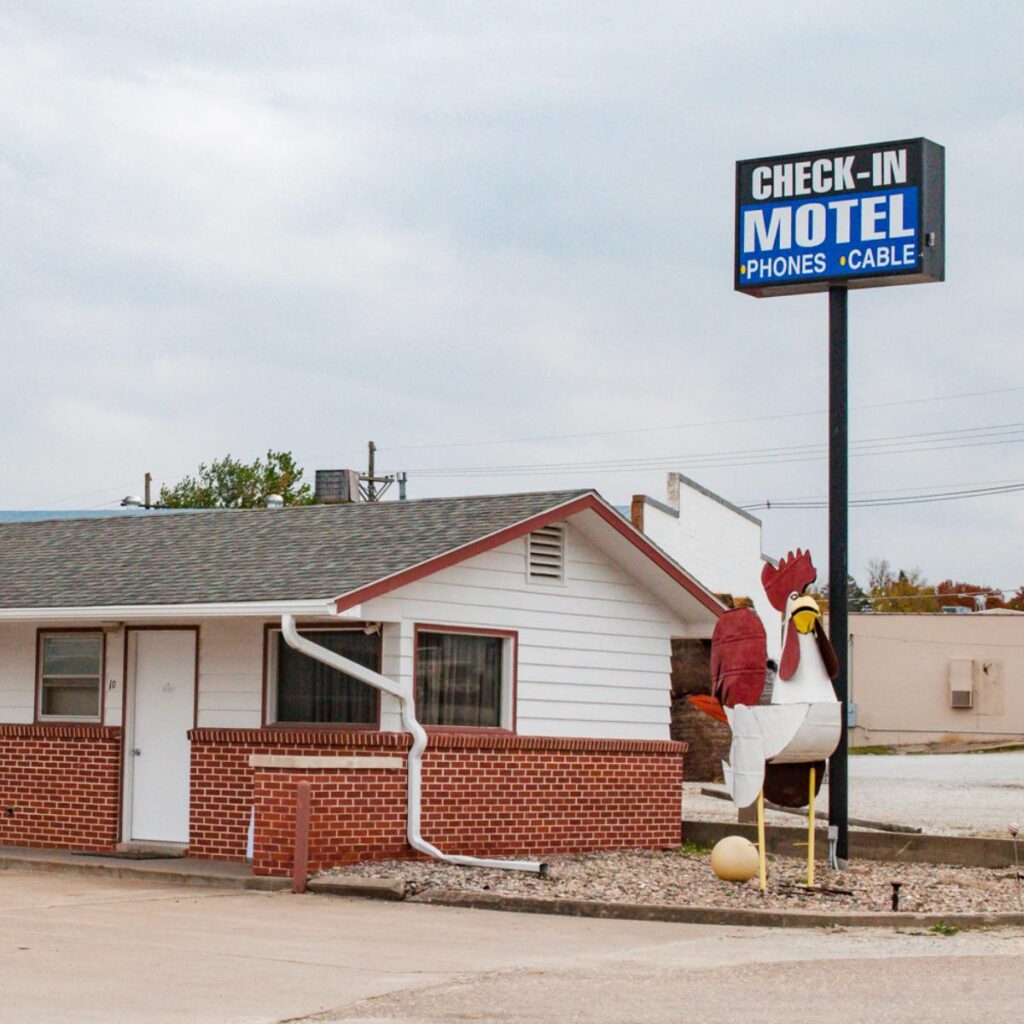 Check In Motel, Falls City exterior and sign