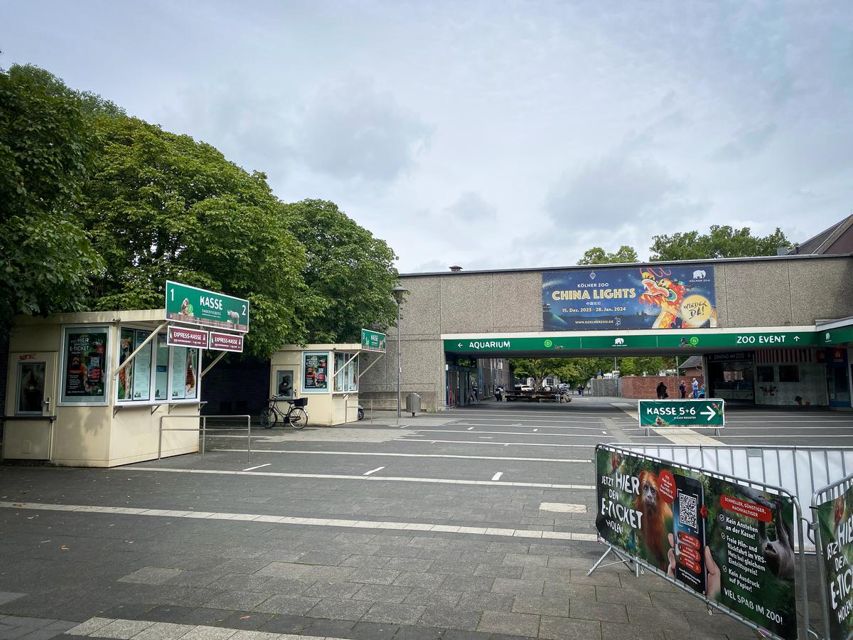 Cologne Zoo entrance featuring China Lights banners and ticket booths