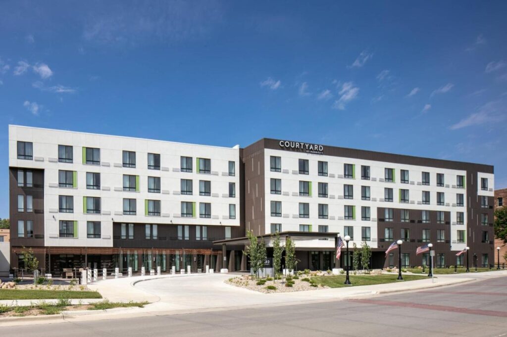 Building exterior of Courtyard Sioux City Downtown/Convention Center in Sioux City