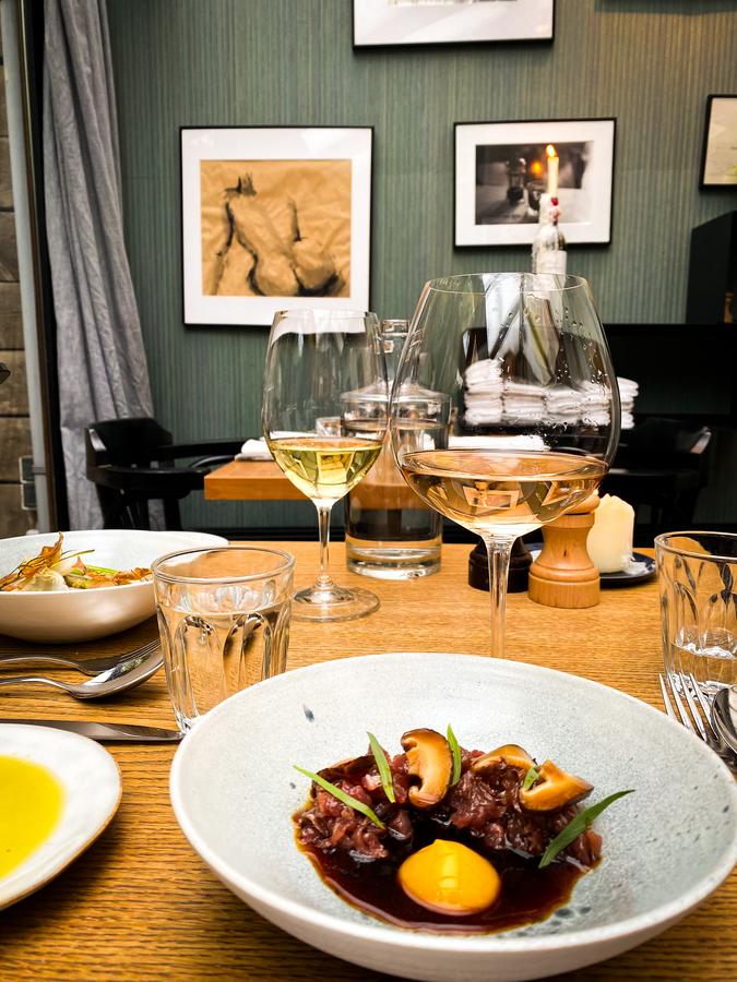 Elegant dining at Arles Amsterdam featuring modern French cuisine and wine pairings