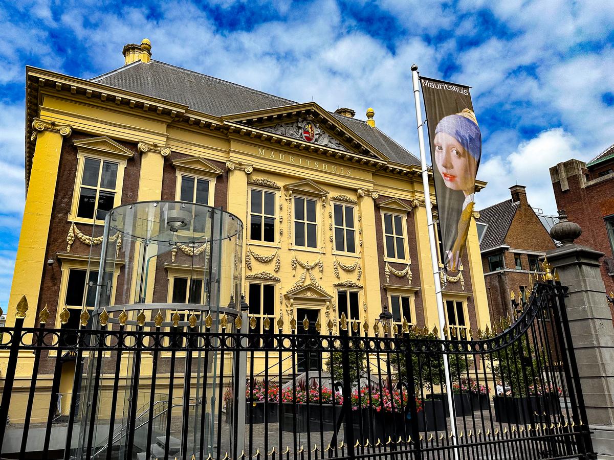 Explore the iconic Mauritshuis Museum in The Hague, showcasing Dutch Golden Age art and 17th-century architecture.