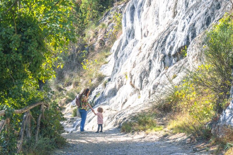 18 Essential Tips for Hiking with Kids & Toddlers