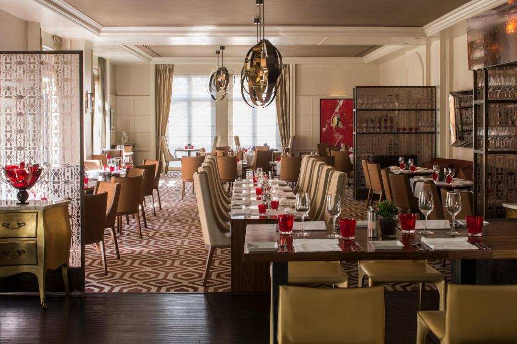 Four Seasons Hotel Prague Dining Area