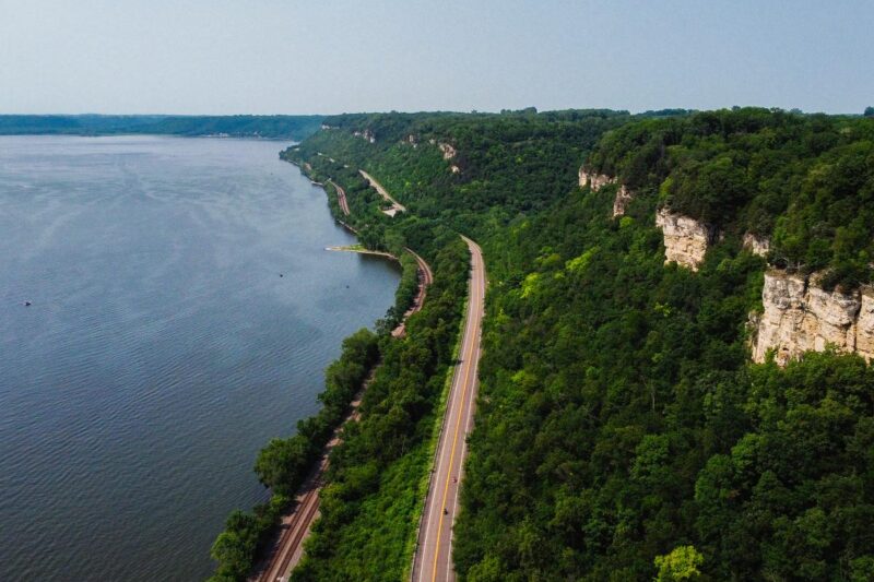 22 Best Things to Do Along the Great River Road