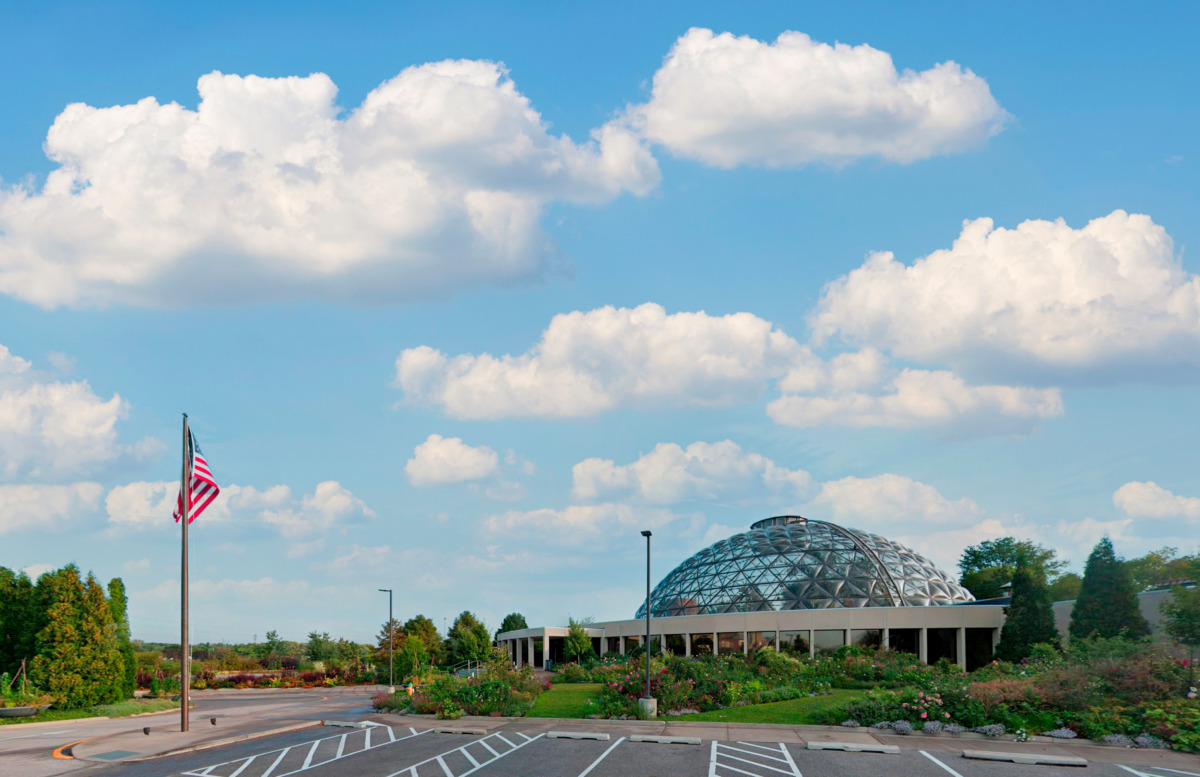 Greater Des Moines Botanical Garden and Skyline in Des Moines, Iowa