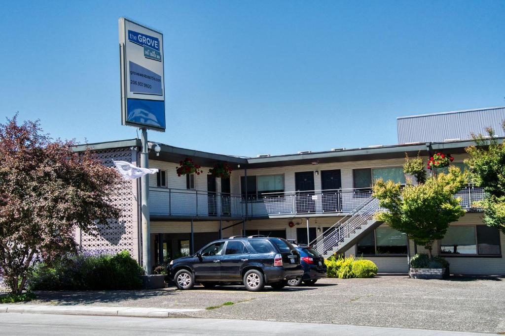 Grove West Seattle Inn building exterior