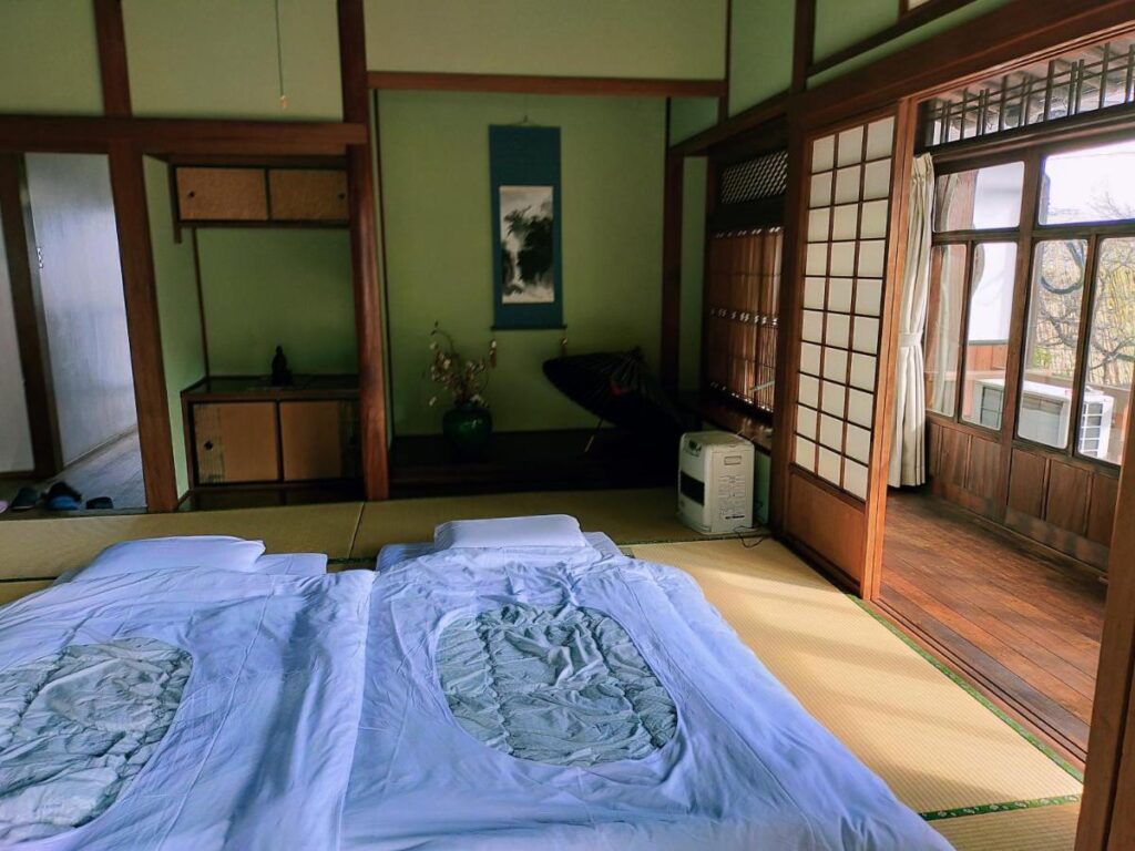 Guesthouse Sakichi Japanese room interior