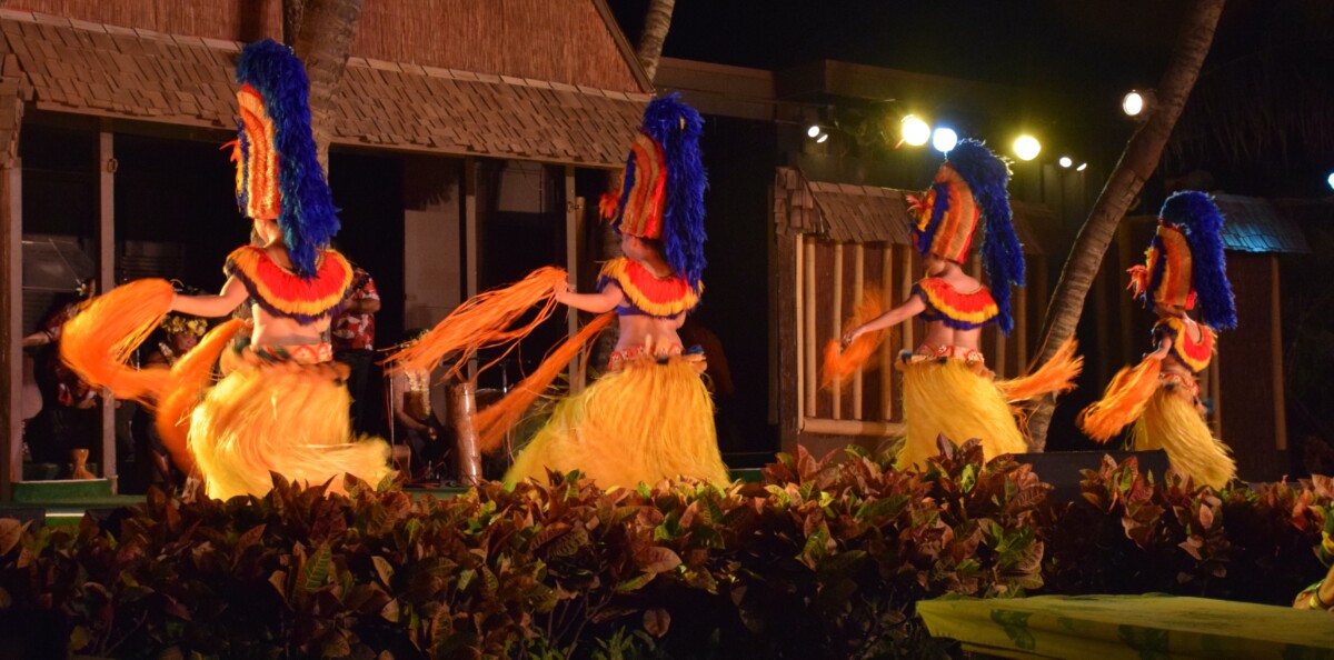 Lau dance performers in Honolulu, Hawaii