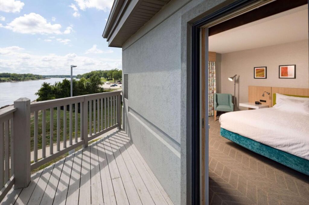Hilton Garden Inn Sioux City Riverfront Bedroom
