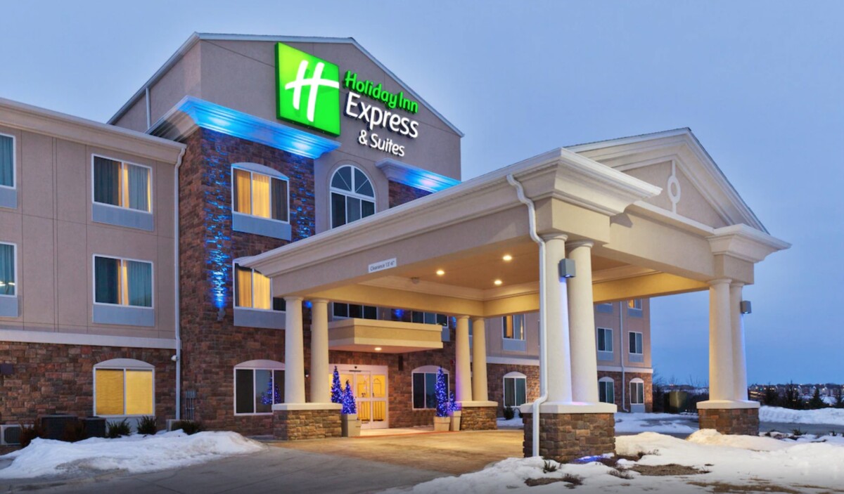 Holiday Inn Express & Suites - Omaha I-80, an IHG Hotel