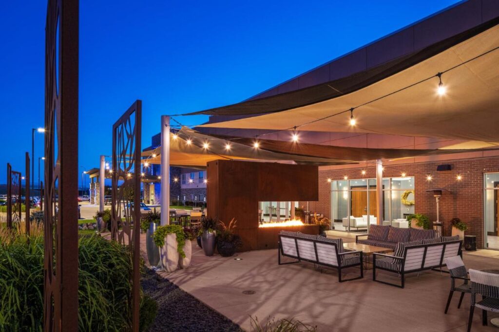 Outdoor space and seating at Holiday Inn Express & Suites in Sioux City