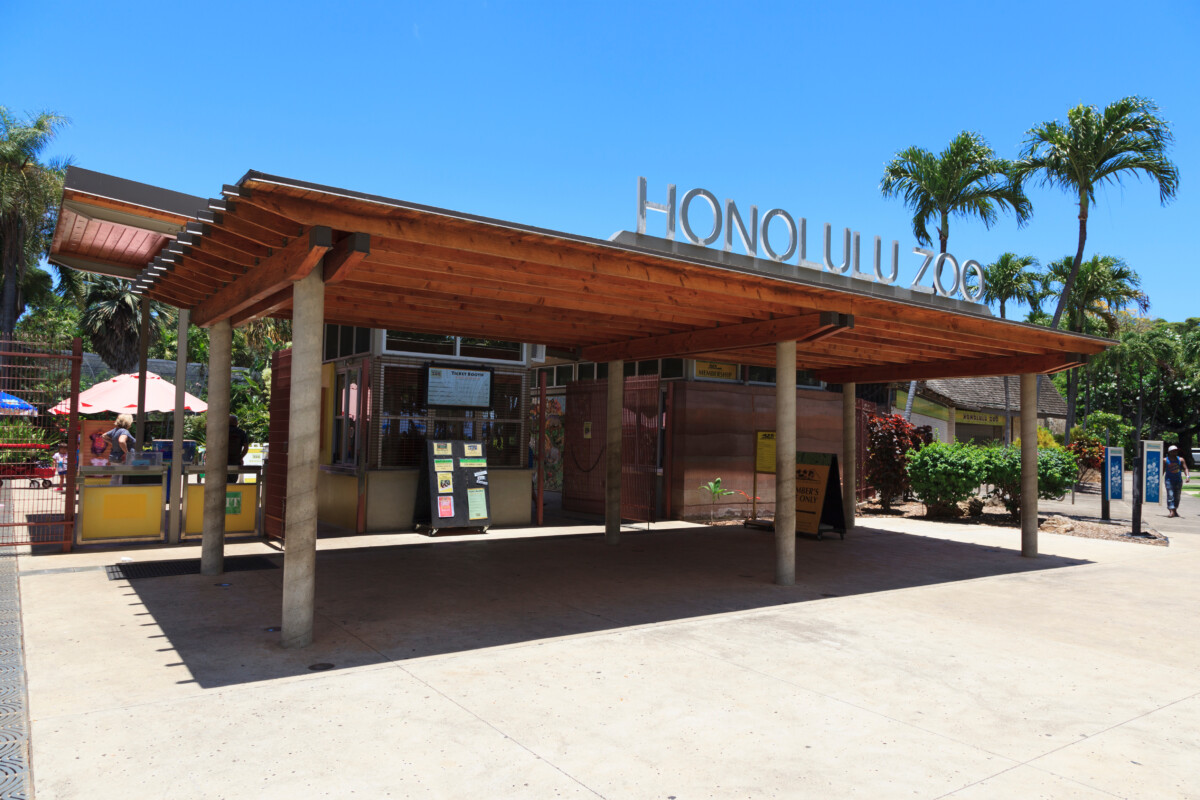 Front and sign of the Honolulu Zoo, Hawaii ticketing booth and entrance