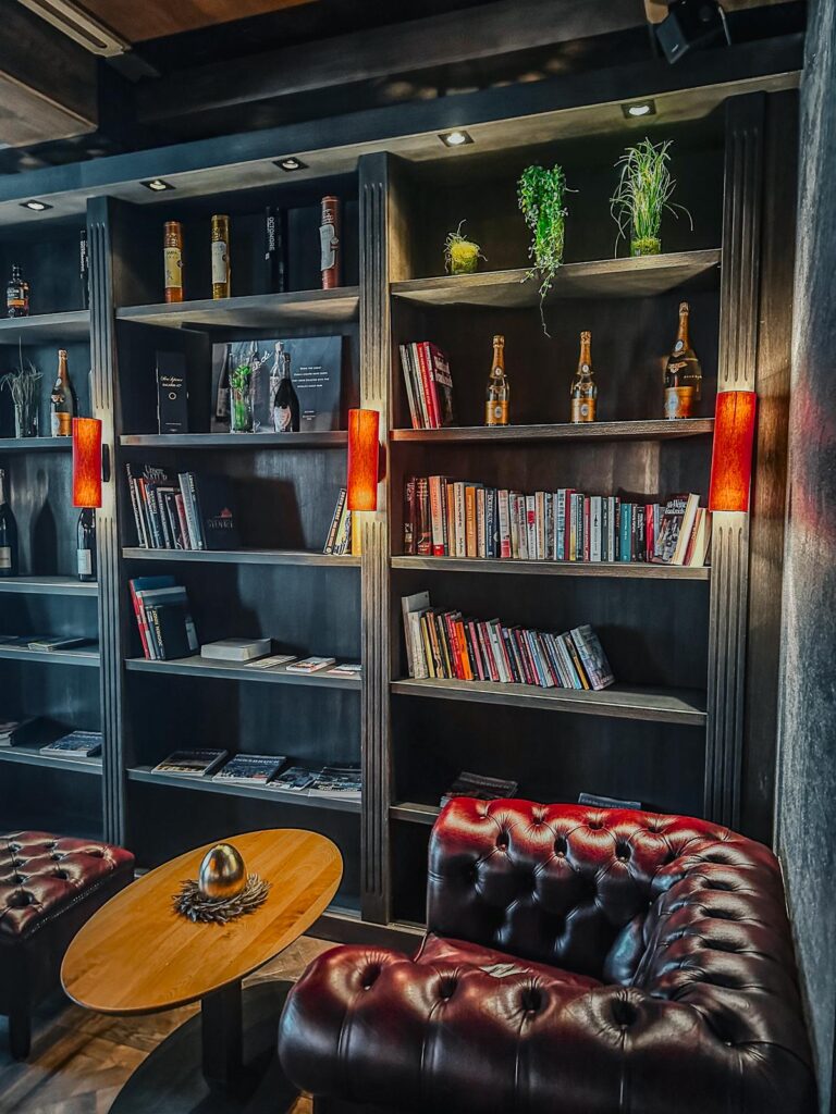 Cozy and inviting hotel lobby with rustic charm, luxury interior, and vintage elegance.