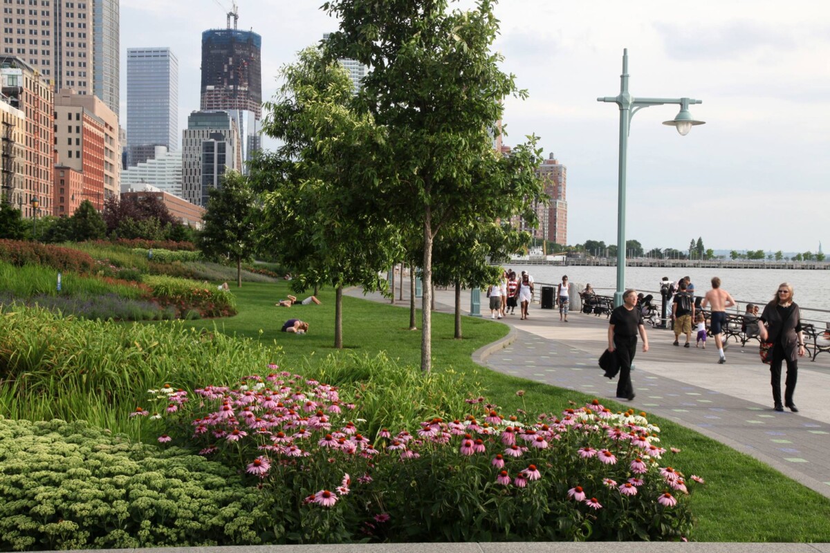 Walking trails, paths, and people at Hudson River Park in New York