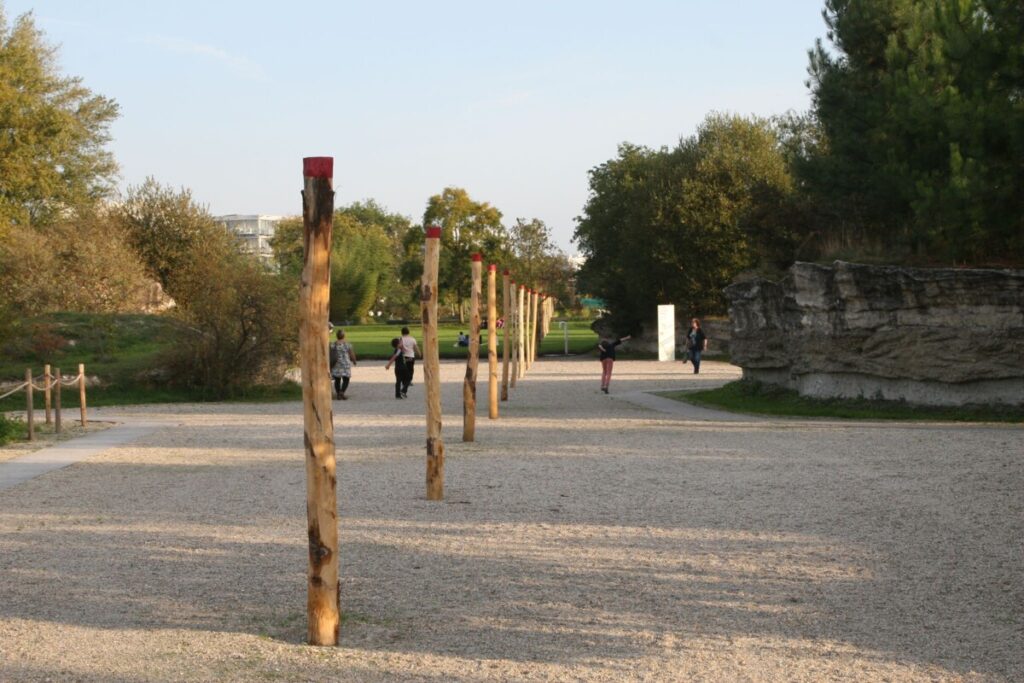 Walking paths and plant beds at Jardin Botanique de Bordeaux