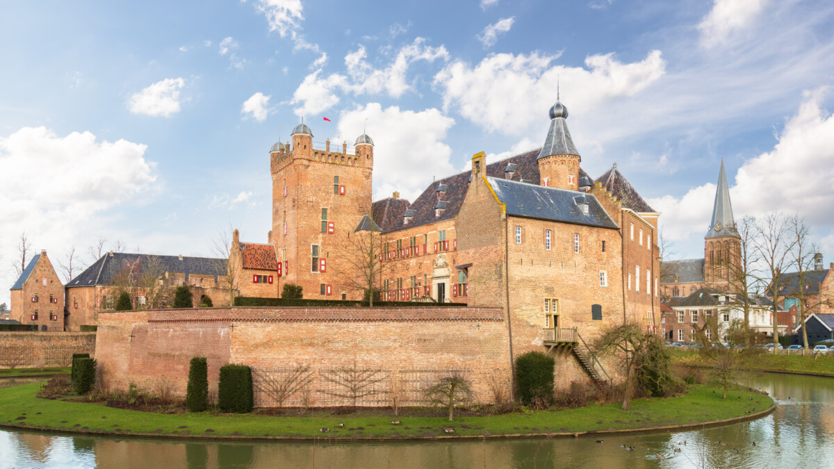 Huis Bergh Castle and its round tower in ’s-Heerenberg