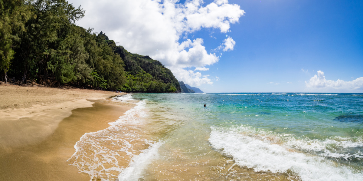 Ke'e Beach ocean and skyline view in Na Pali Coast, Kauai, Hawaii