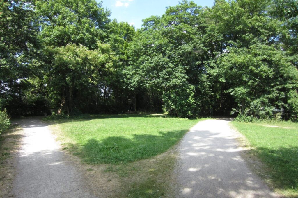 Trails in Kronepark, Am Nockherberg, Munich, Germany