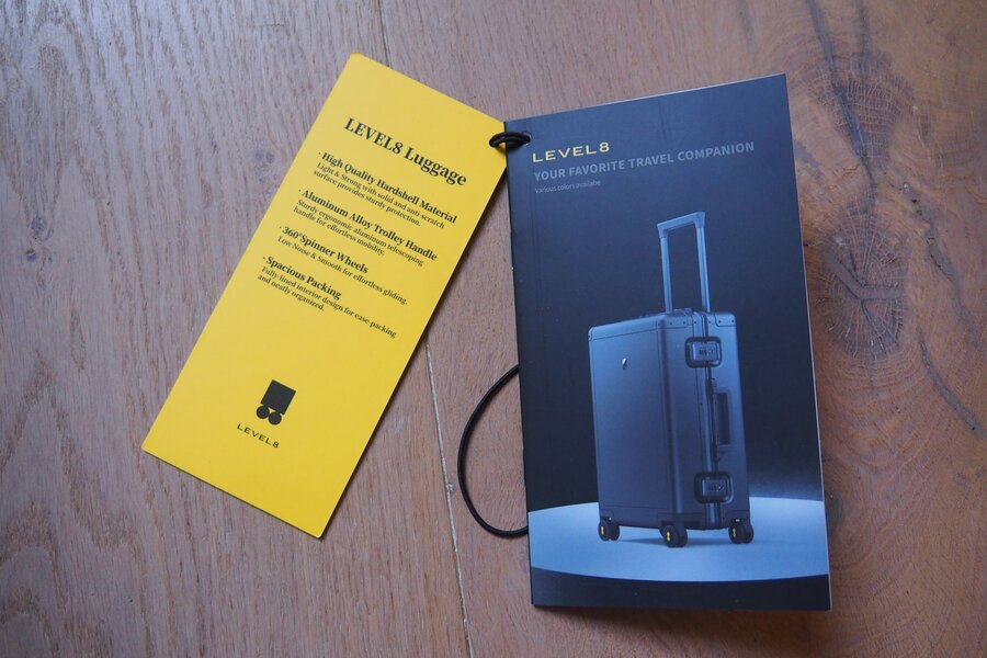 LEVEL8 product tags describe hardshell construction, spinner wheels and the aluminum carry-on handle.