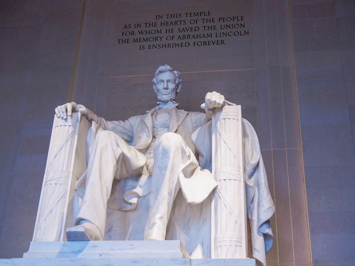 Abraham Lincoln statue at Lincoln Memorial in DC
