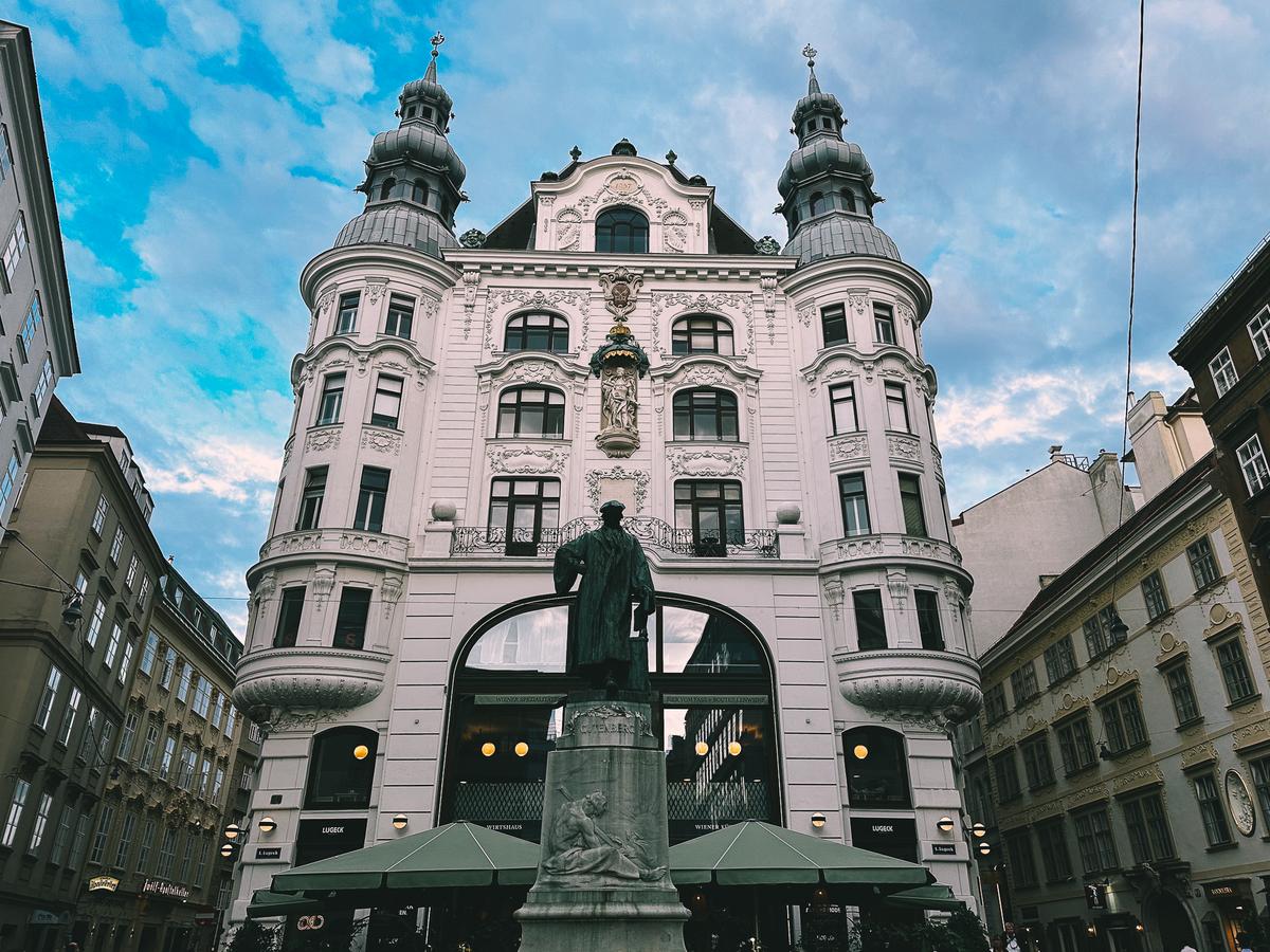 Baroque architecture in Vienna, Austria: Historic landmark with ornate facade, sculptures, and vibrant city backdrop. (source: [visitingvienna.com](https://www.visitingvienna.com/culture/baroque/))
