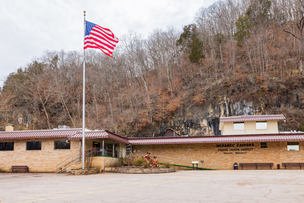 Front and the exterior of the Meramec Caverns with USA flag in Missouri